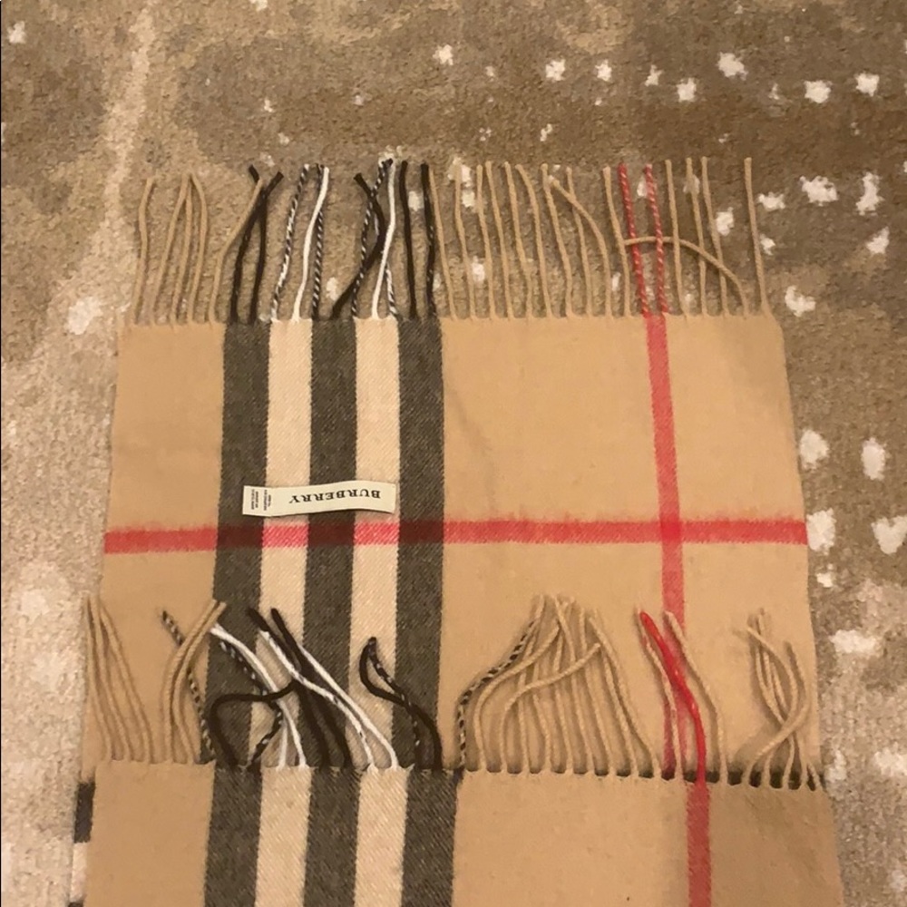 Burberry Scarf - Picture 5 of 5